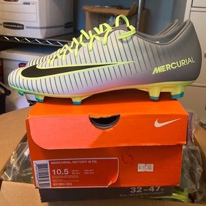 Nike soccer cleats mercurial victory VI size 10.5